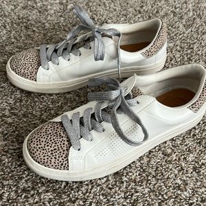 Women’s Casual Tennis Shoes- cheetah and silver